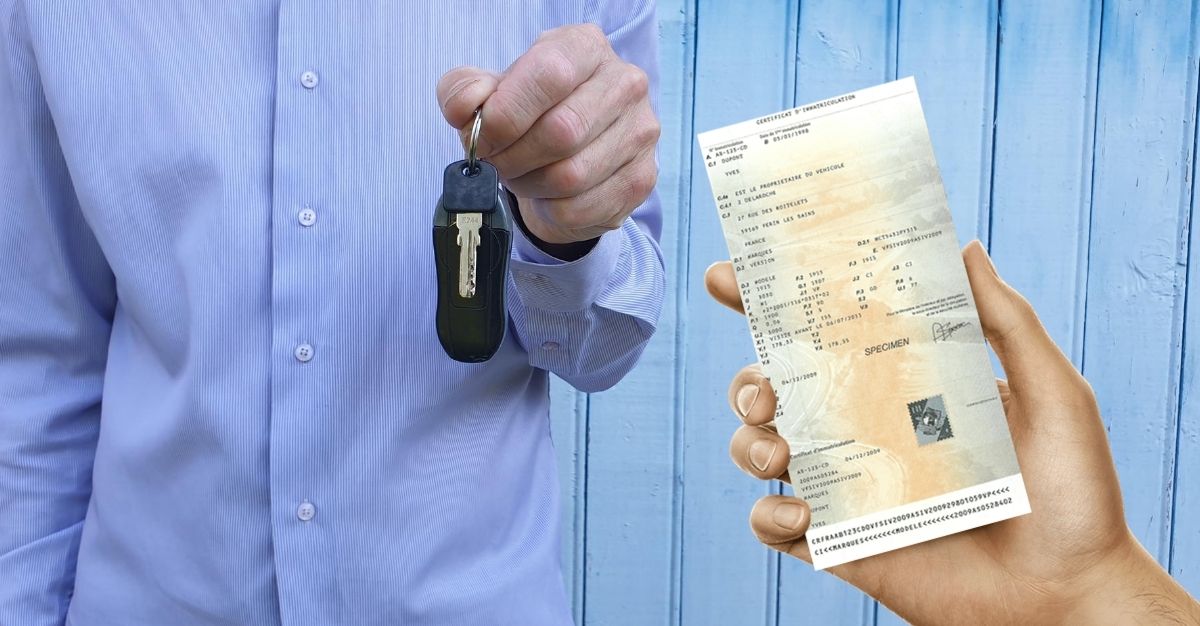 Quelle partie de la carte grise garde le vendeur